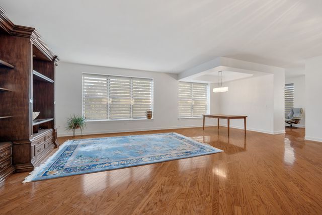 9350 SKOKIE Boulevard 411, Skokie, IL 60077