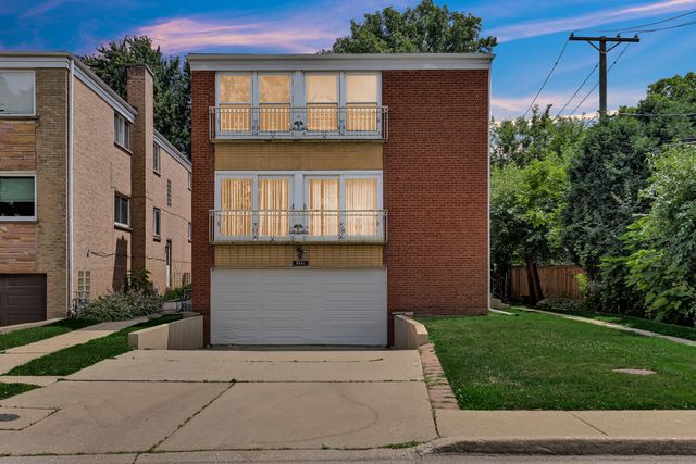 3821 W MORSE Avenue 2, Lincolnwood, IL 60712