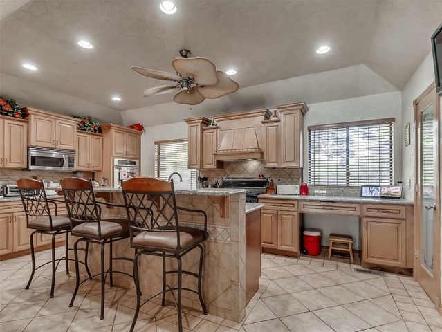 2809 Summit Drive, Edmond, OK 73034