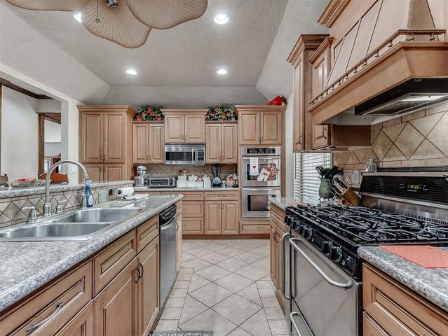 2809 Summit Drive, Edmond, OK 73034