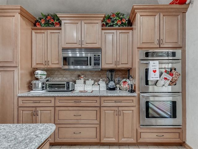 2809 Summit Drive, Edmond, OK 73034