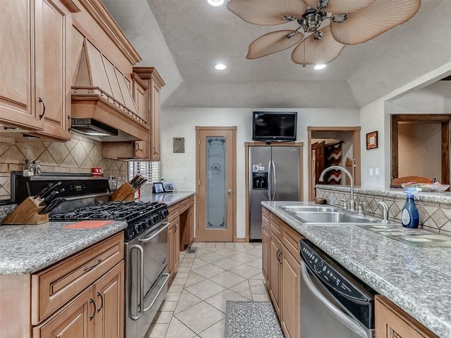 2809 Summit Drive, Edmond, OK 73034