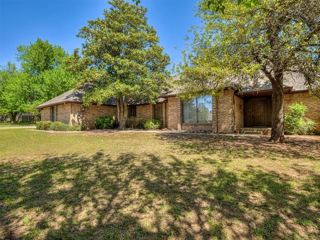 2809 Summit Drive, Edmond, OK 73034