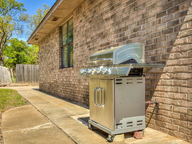 2809 Summit Drive, Edmond, OK 73034