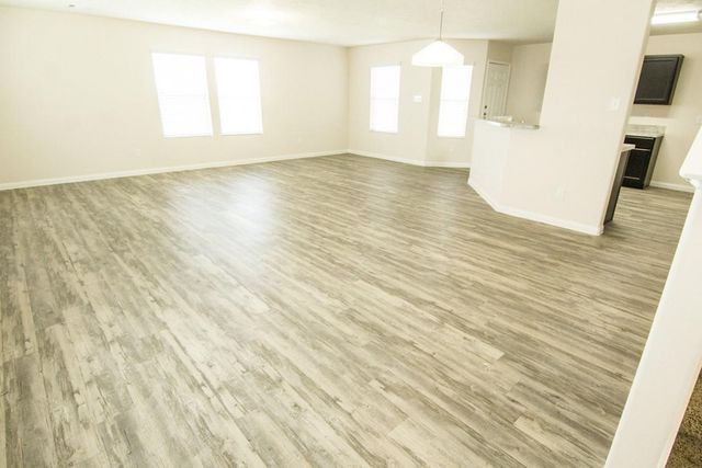 930 Ember Wood Court, La Marque, TX 77568