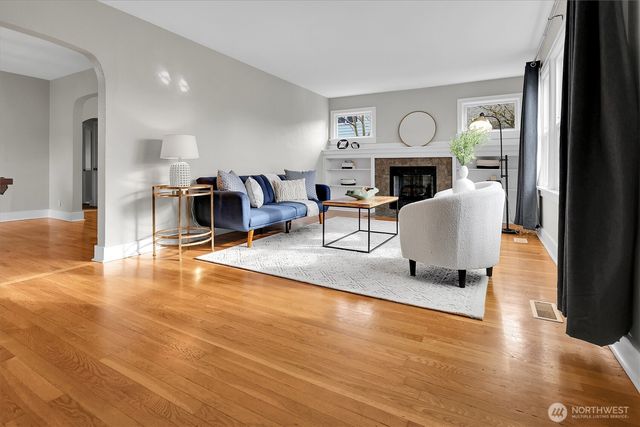 1029 S 60th St, Tacoma, WA 98408