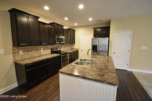 17811 Birch Bend Cir, Louisville, KY 40023