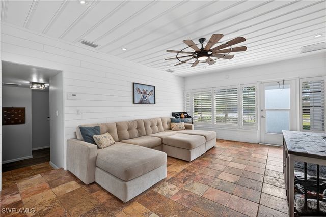 1343 Jambalana LN, Fort Myers, FL 33901