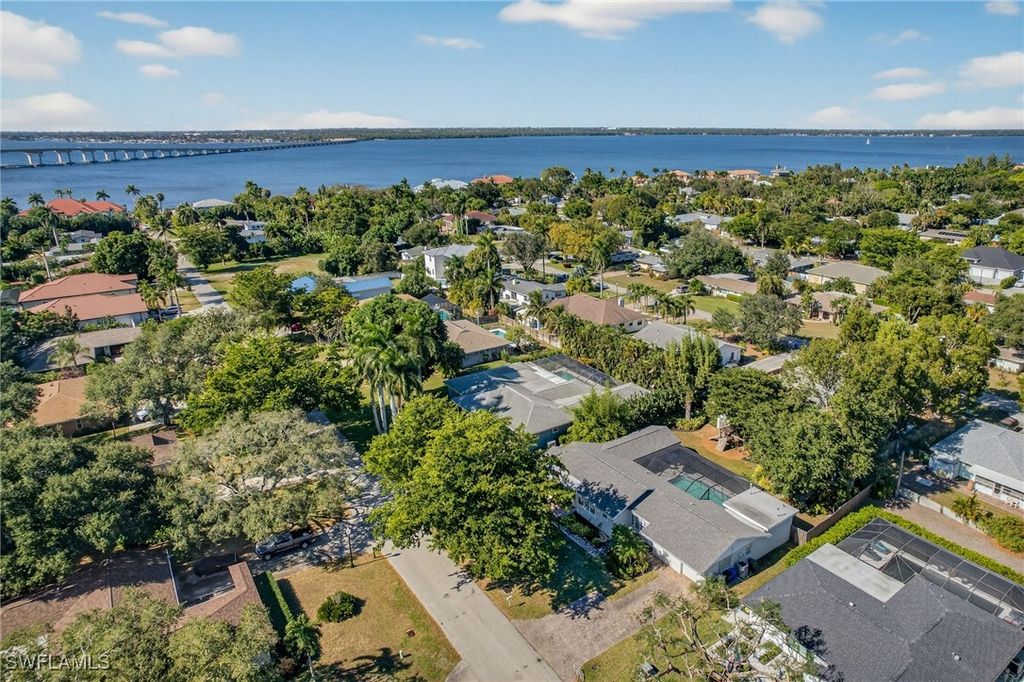 1343 Jambalana LN, Fort Myers, FL 33901