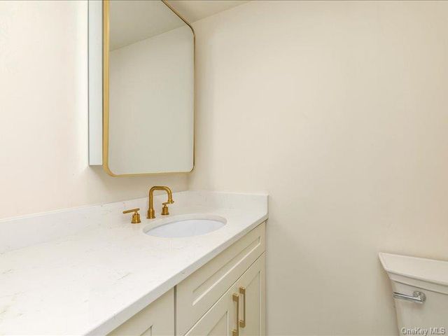 2 Arbor Gate, Old Bethpage, NY 11804