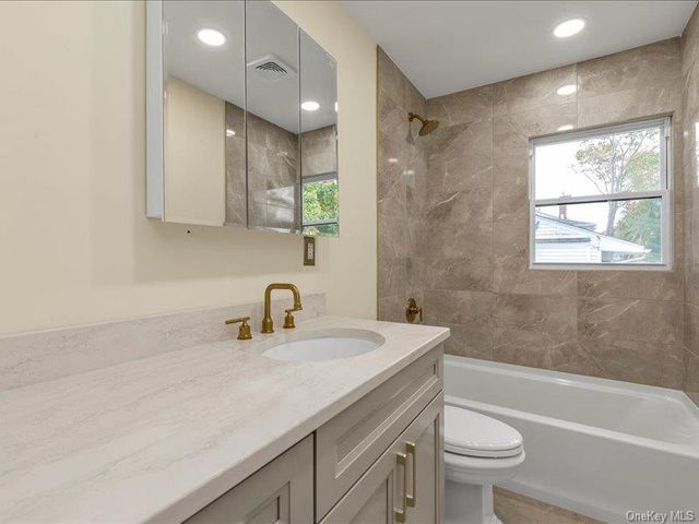 2 Arbor Gate, Old Bethpage, NY 11804