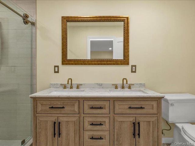 2 Arbor Gate, Old Bethpage, NY 11804