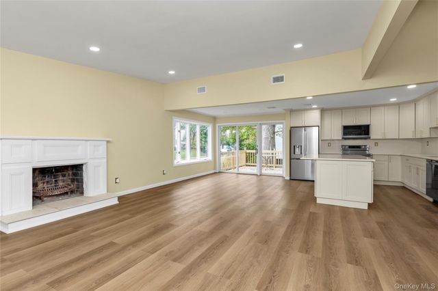 2 Arbor Gate, Old Bethpage, NY 11804