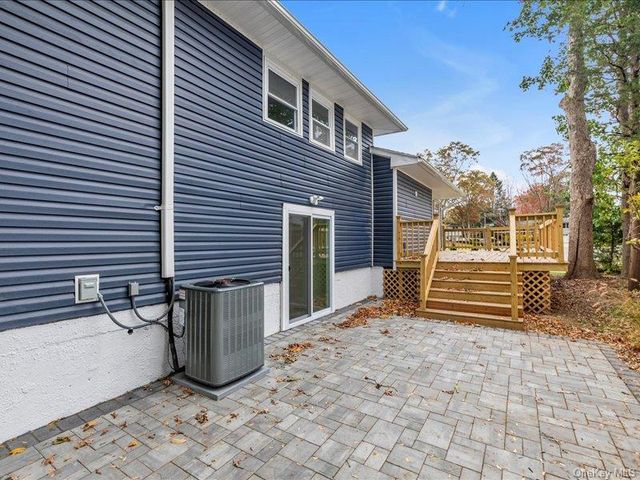 2 Arbor Gate, Old Bethpage, NY 11804