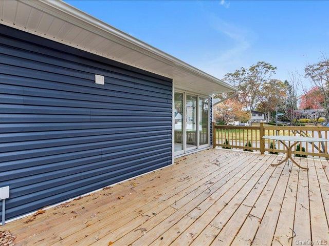 2 Arbor Gate, Old Bethpage, NY 11804