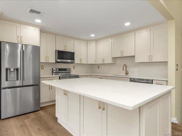 2 Arbor Gate, Old Bethpage, NY 11804