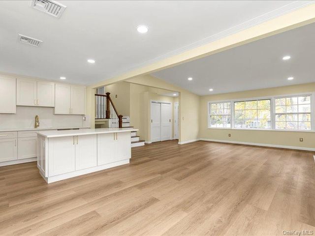 2 Arbor Gate, Old Bethpage, NY 11804