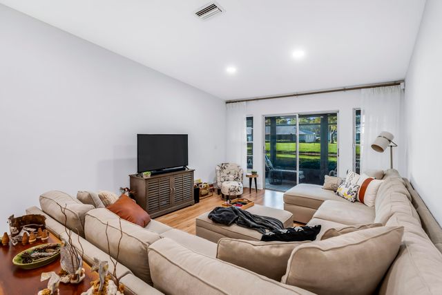 8948 Meadowlark Way, Boca Raton, FL 33496