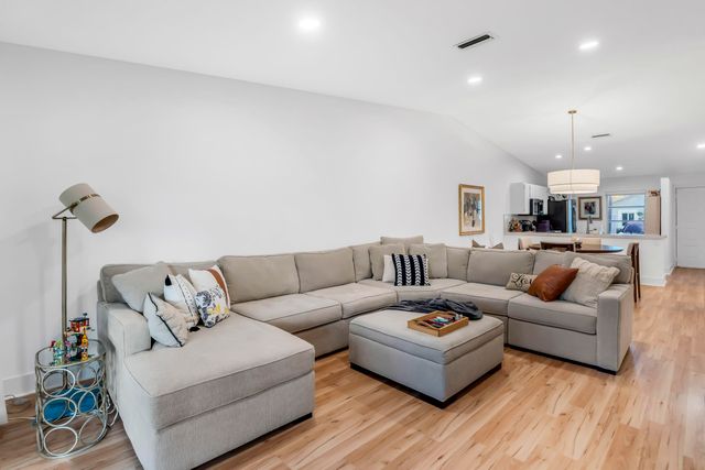 8948 Meadowlark Way, Boca Raton, FL 33496