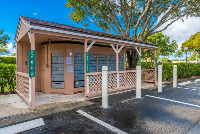 8948 Meadowlark Way, Boca Raton, FL 33496