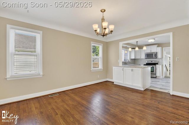 98 W Wabash Avenue, Belleville, MI 48111