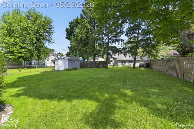 98 W Wabash Avenue, Belleville, MI 48111