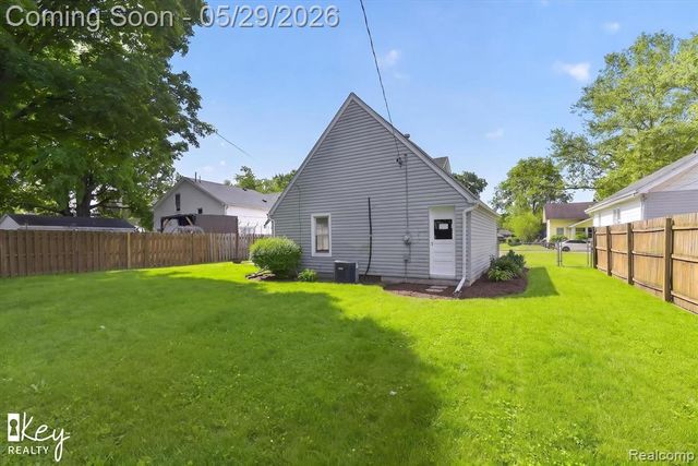 98 W Wabash Avenue, Belleville, MI 48111