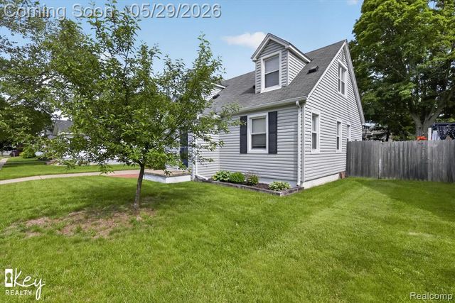98 W Wabash Avenue, Belleville, MI 48111