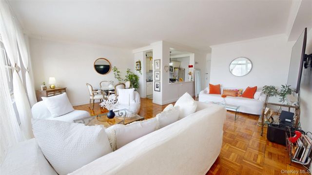 3 Fordham Hill Oval 8B, Bronx, NY 10468
