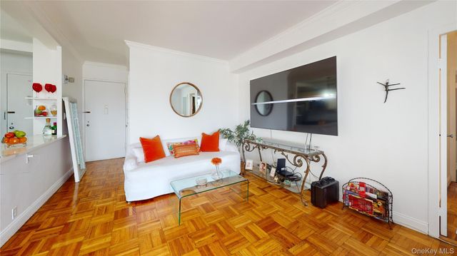 3 Fordham Hill Oval 8B, Bronx, NY 10468
