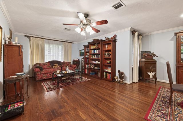 5326 Redstart Street, Houston, TX 77096
