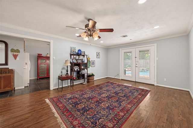 5326 Redstart Street, Houston, TX 77096