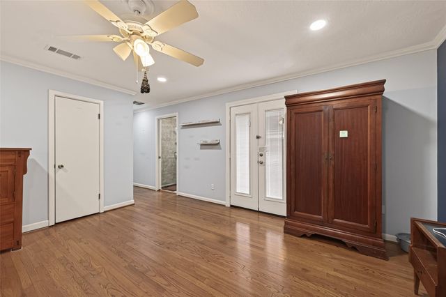 5326 Redstart Street, Houston, TX 77096