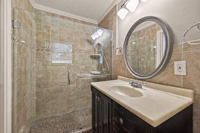 5326 Redstart Street, Houston, TX 77096