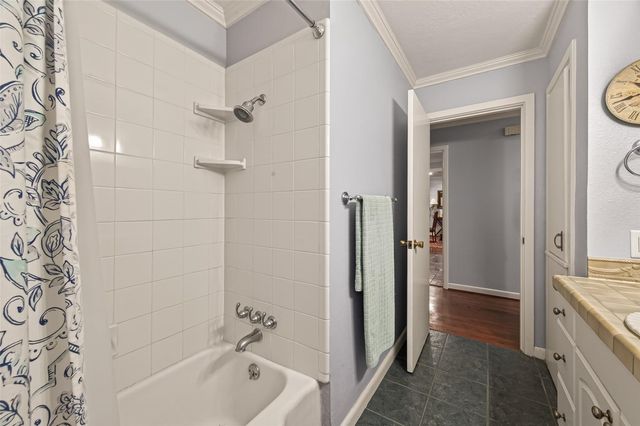 5326 Redstart Street, Houston, TX 77096