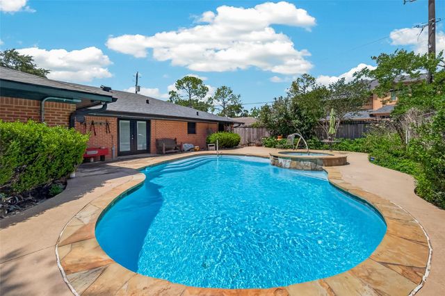 5326 Redstart Street, Houston, TX 77096
