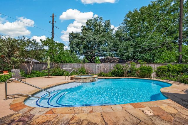 5326 Redstart Street, Houston, TX 77096