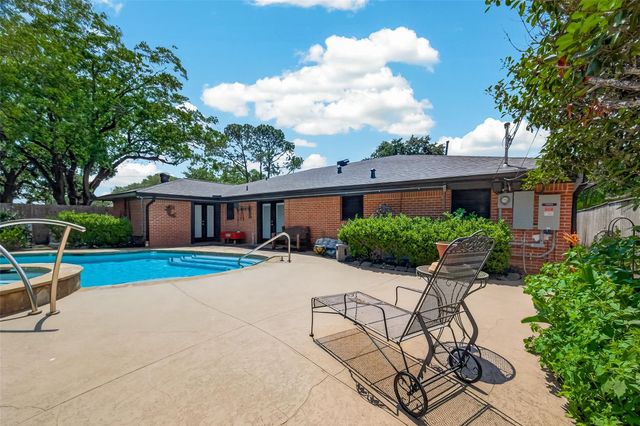 5326 Redstart Street, Houston, TX 77096