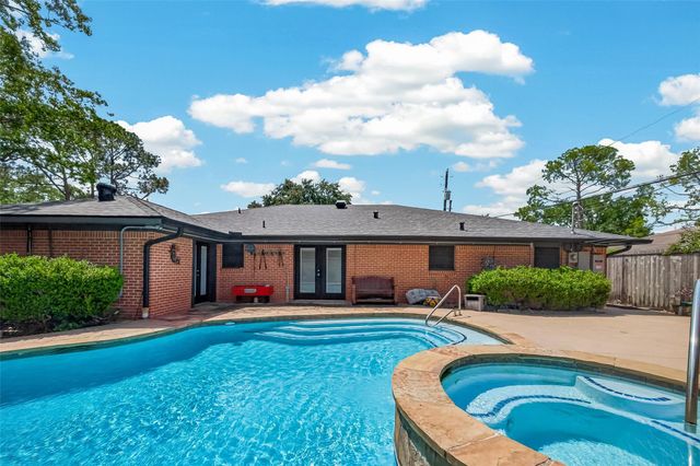 5326 Redstart Street, Houston, TX 77096
