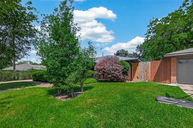 5326 Redstart Street, Houston, TX 77096
