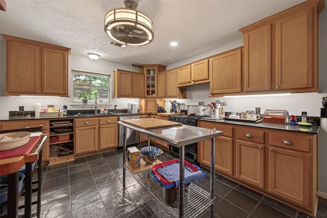 5326 Redstart Street, Houston, TX 77096