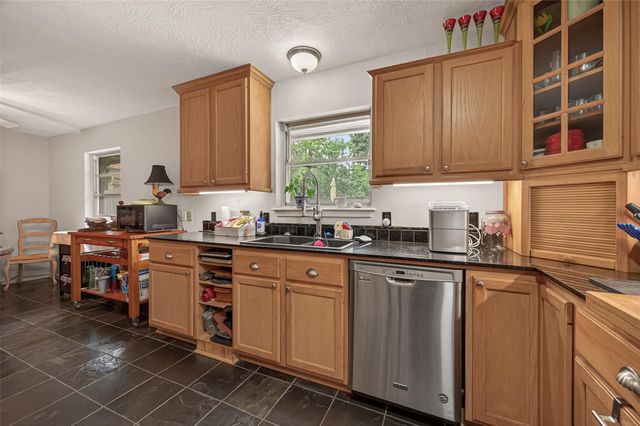 5326 Redstart Street, Houston, TX 77096