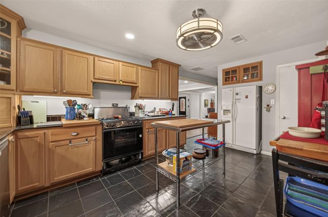 5326 Redstart Street, Houston, TX 77096