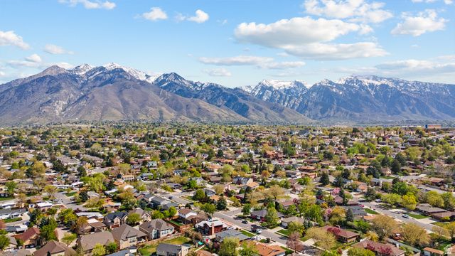 7147 S PONDEROSA DR, Cottonwood Heights, UT 84121