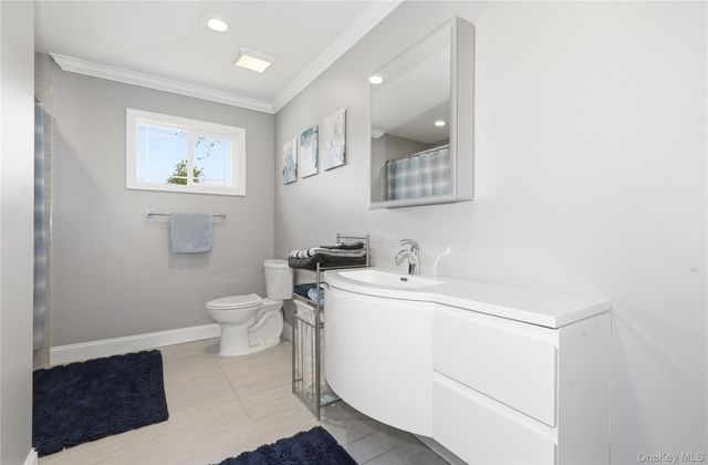 23 Haide Place, East Islip, NY 11730