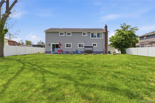 23 Haide Place, East Islip, NY 11730