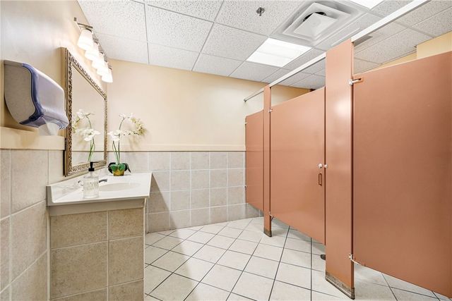 61 Cedar Avenue 6, East Greenwich, RI 02818