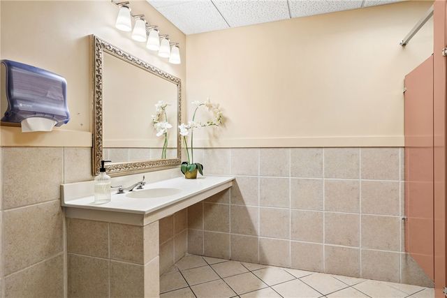 61 Cedar Avenue 6, East Greenwich, RI 02818