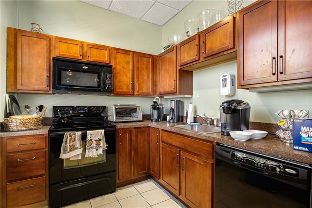 61 Cedar Avenue 6, East Greenwich, RI 02818