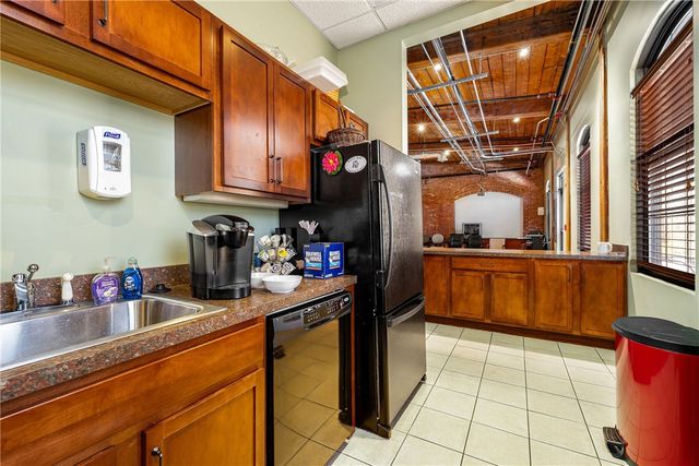 61 Cedar Avenue 6, East Greenwich, RI 02818